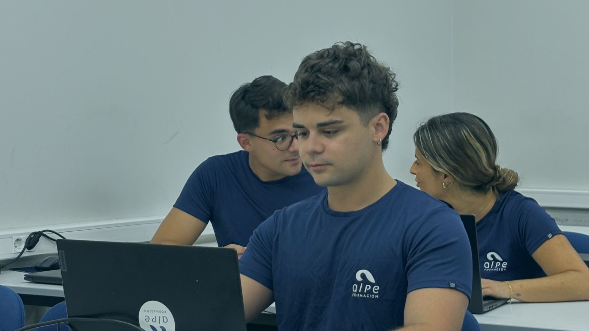 Alumnos de ALPE Formación durante una clase